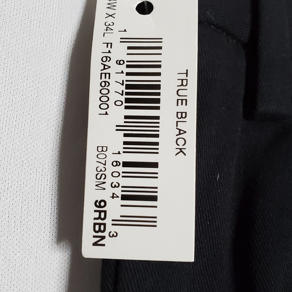 Amazon Essentials Men's Classic-Fit Pleated True Black Pants 34x34" - Picture 3 of 8